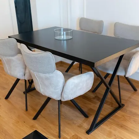 President 8 Apartment