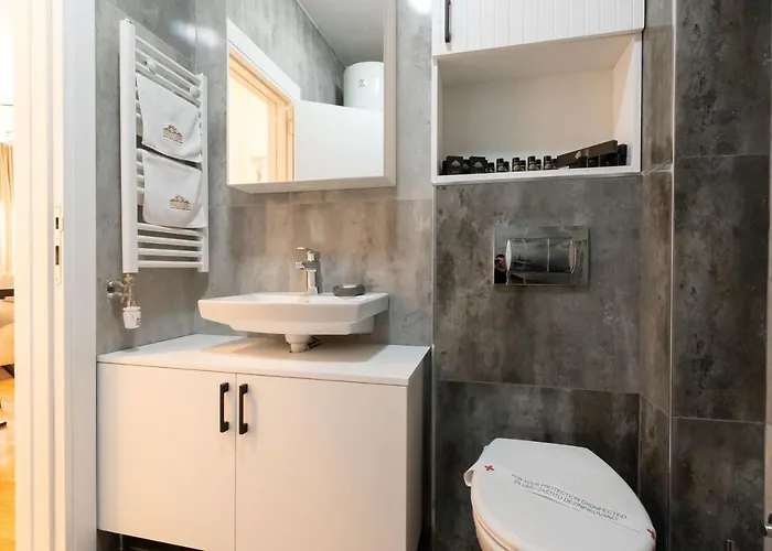 President 8 شقة بلغراد