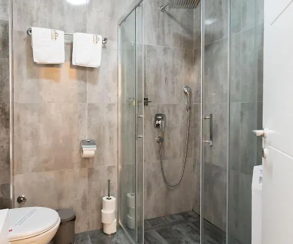 President 8 شقة بلغراد